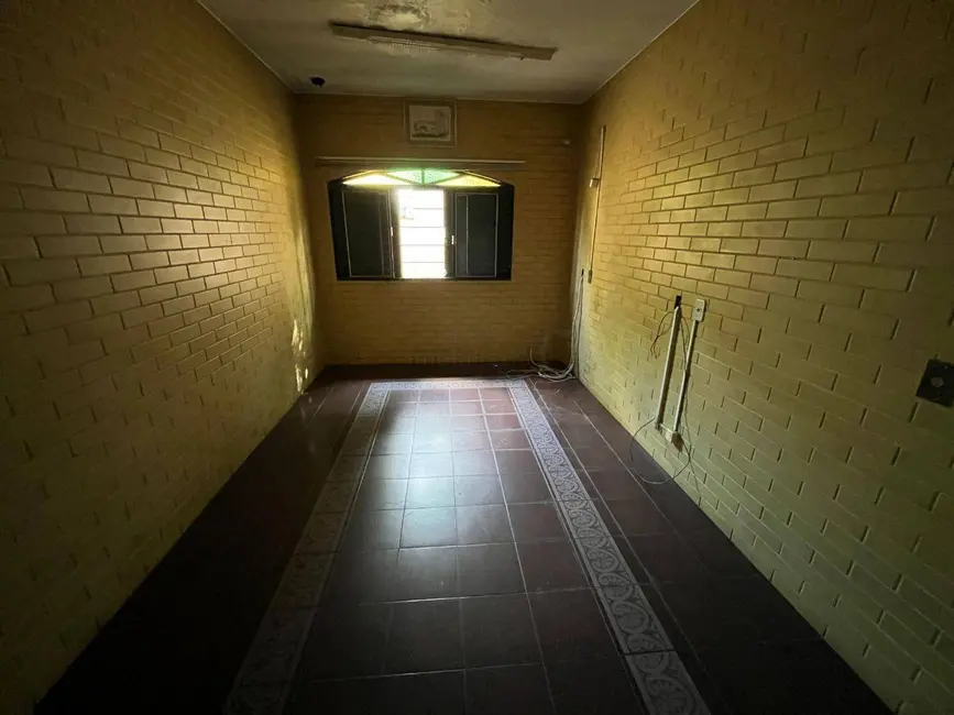 Sobrado à venda, 350m2 em Setor Central, Anapolis - GO - imagem 5 Foto 5 de Sobrado à venda, 350m2 em Setor Central, Anapolis - GO