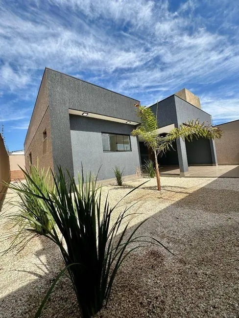 Casa com 3 quartos à venda, 300m2 em Setor Lago dos Buritis, Anapolis - GO - imagem 1 Foto 1 de Casa com 3 quartos à venda, 300m2 em Setor Lago dos Buritis, Anapolis - GO