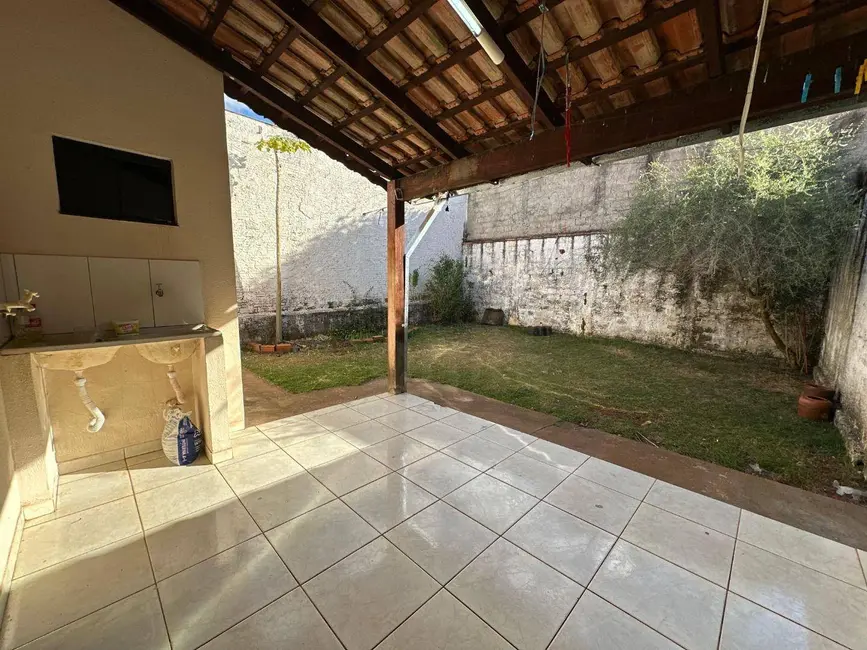 Casa com 3 quartos à venda, 200m2 em Parque Brasília 2ª Etapa, Anapolis - GO - imagem 3 Foto 3 de Casa com 3 quartos à venda, 200m2 em Parque Brasília 2ª Etapa, Anapolis - GO