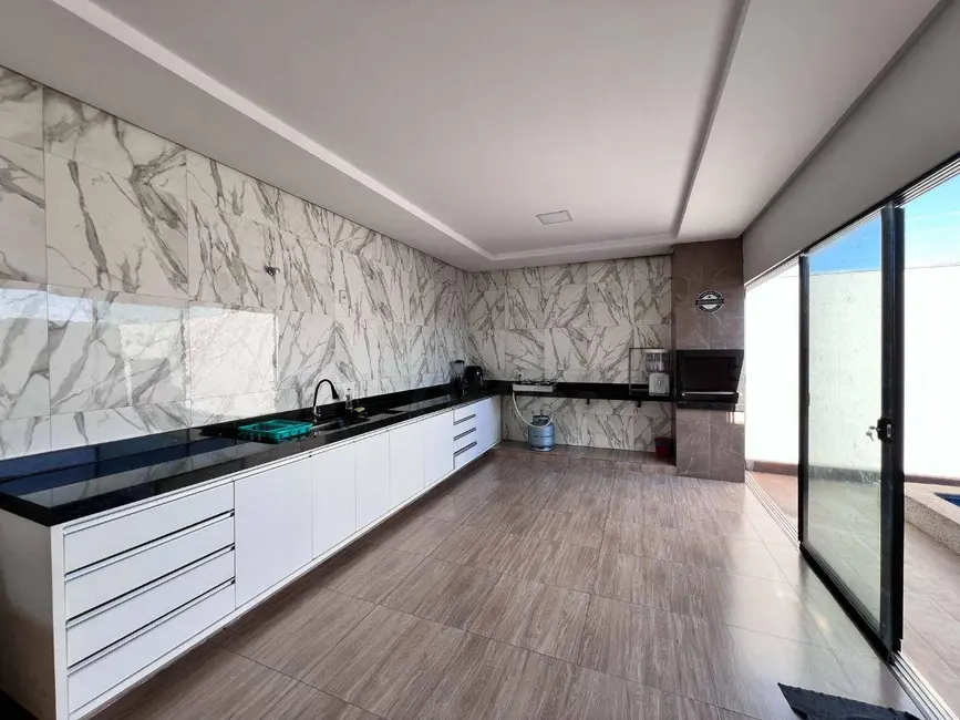 Casa com 3 quartos à venda, 200m2 em Jardim Itália, Anapolis - GO - imagem 3 Foto 3 de Casa com 3 quartos à venda, 200m2 em Jardim Itália, Anapolis - GO