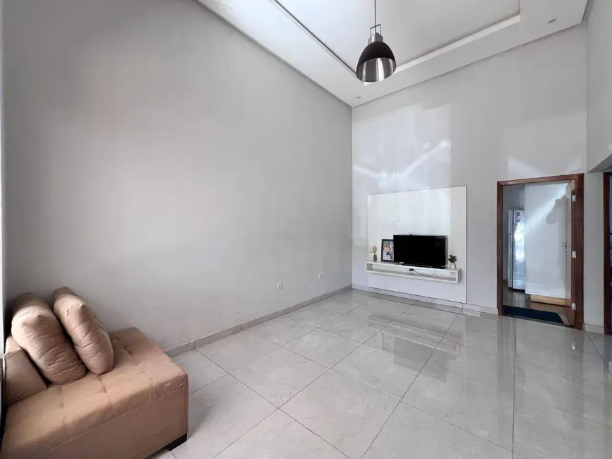 Foto 2 de Casa com 3 quartos à venda, 200m2 em Jardim Itália, Anapolis - GO
