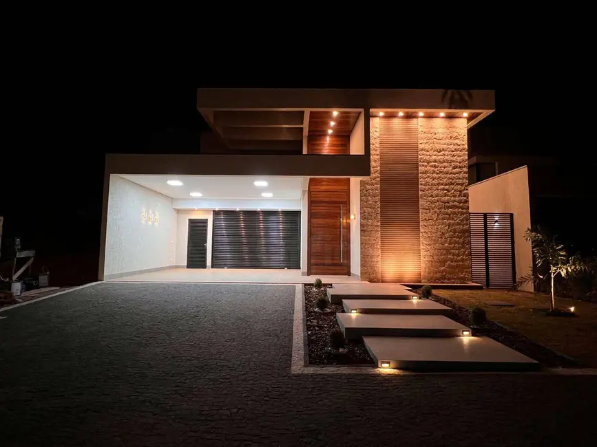 Foto 1 de Casa de Condomínio com 3 quartos à venda, 360m2 em Anapolis - GO