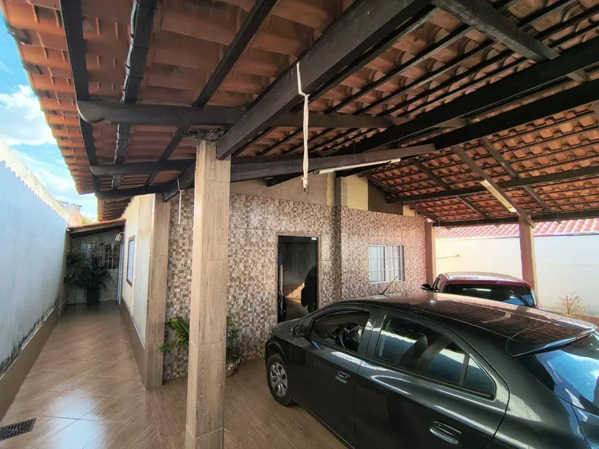 Casa com 3 quartos à venda, 234m2 em Vila Fabril, Anapolis - GO - imagem 2 Foto 2 de Casa com 3 quartos à venda, 234m2 em Vila Fabril, Anapolis - GO