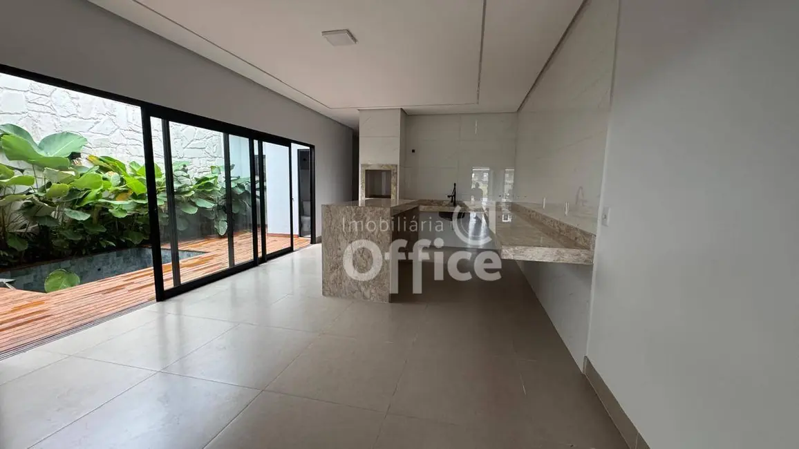 Foto 2 de Casa com 3 quartos à venda, 200m2 em Anapolis - GO