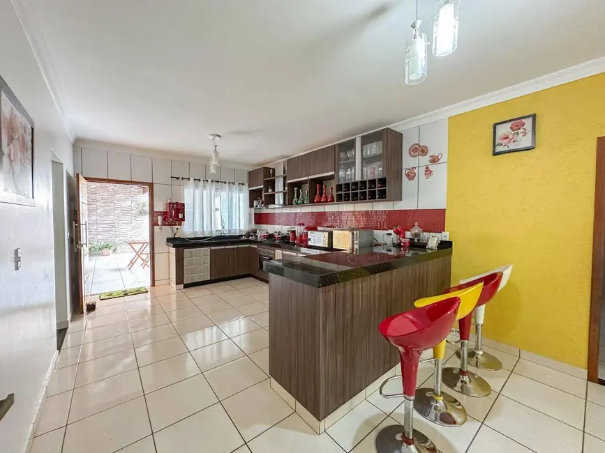 Casa com 3 quartos à venda, 300m2 em Parque São Jerônimo, Anapolis - GO - imagem 7 Foto 7 de Casa com 3 quartos à venda, 300m2 em Parque São Jerônimo, Anapolis - GO