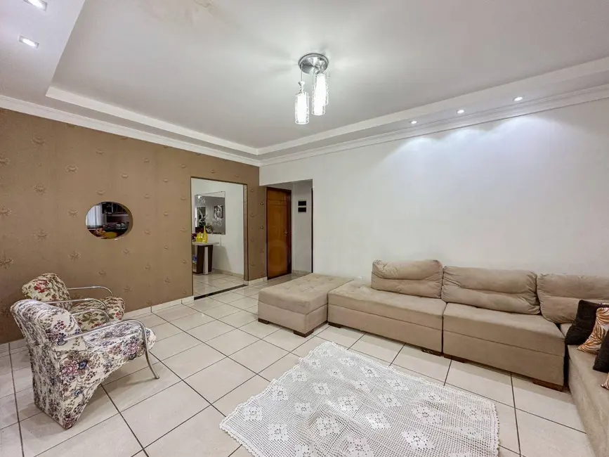 Casa com 3 quartos à venda, 300m2 em Parque São Jerônimo, Anapolis - GO - imagem 2 Foto 2 de Casa com 3 quartos à venda, 300m2 em Parque São Jerônimo, Anapolis - GO