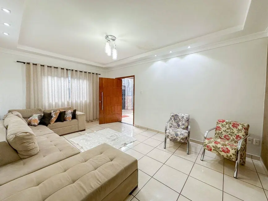 Casa com 3 quartos à venda, 300m2 em Parque São Jerônimo, Anapolis - GO - imagem 3 Foto 3 de Casa com 3 quartos à venda, 300m2 em Parque São Jerônimo, Anapolis - GO