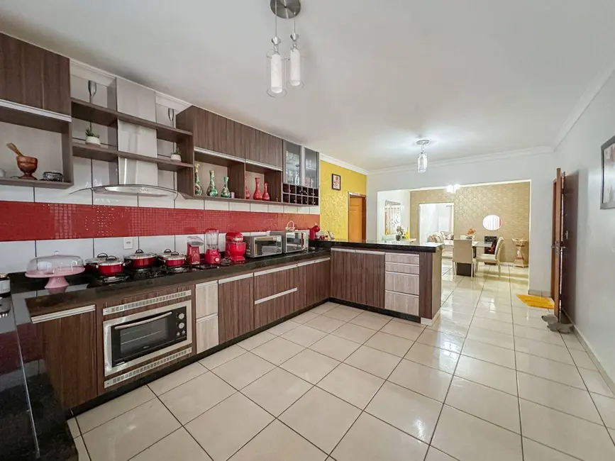 Casa com 3 quartos à venda, 300m2 em Parque São Jerônimo, Anapolis - GO - imagem 9 Foto 9 de Casa com 3 quartos à venda, 300m2 em Parque São Jerônimo, Anapolis - GO