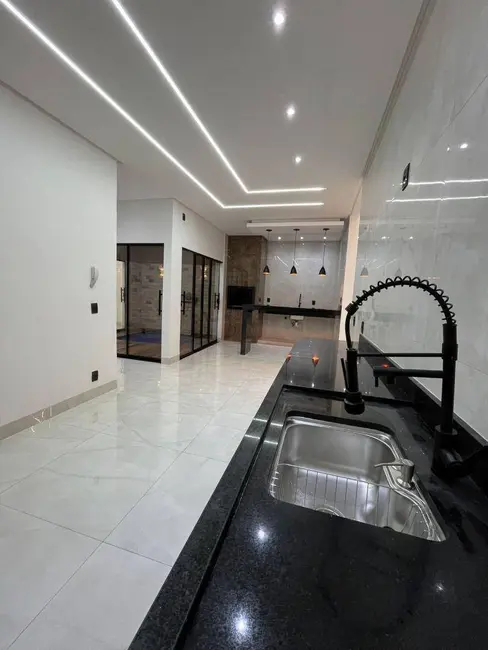Casa com 3 quartos à venda, 200m2 em Loteamento Residencial Verona, Anapolis - GO - imagem 9 Foto 9 de Casa com 3 quartos à venda, 200m2 em Loteamento Residencial Verona, Anapolis - GO