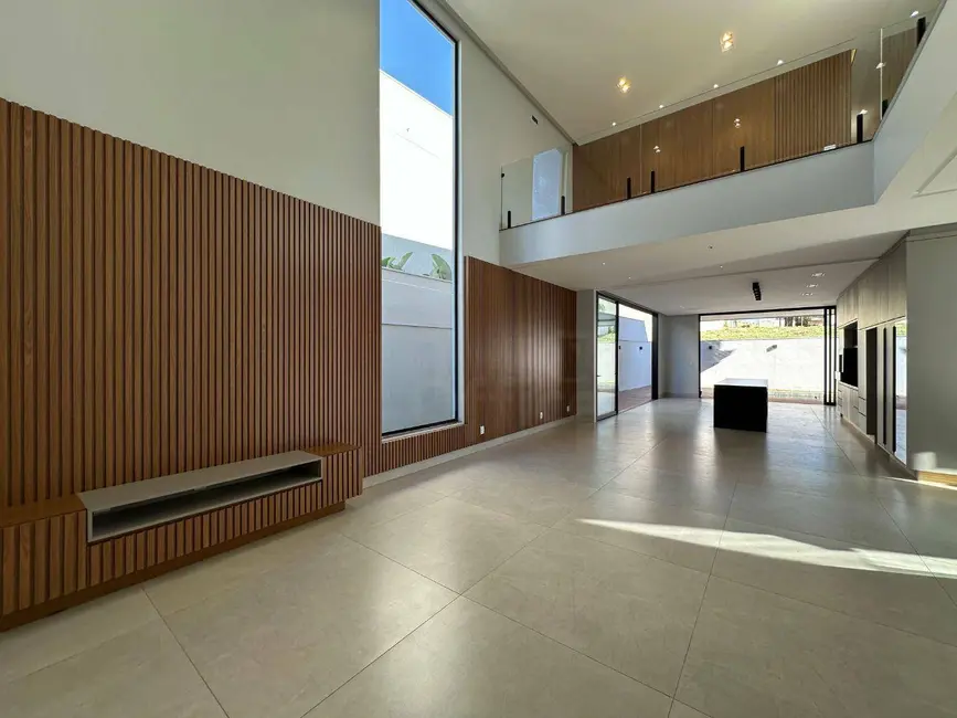 Foto 2 de Sobrado com 4 quartos à venda, 433m2 em Anapolis - GO