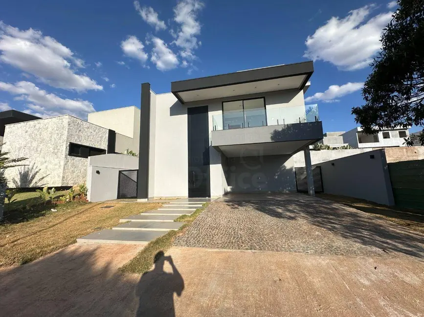 Foto 1 de Sobrado com 4 quartos à venda, 433m2 em Anapolis - GO