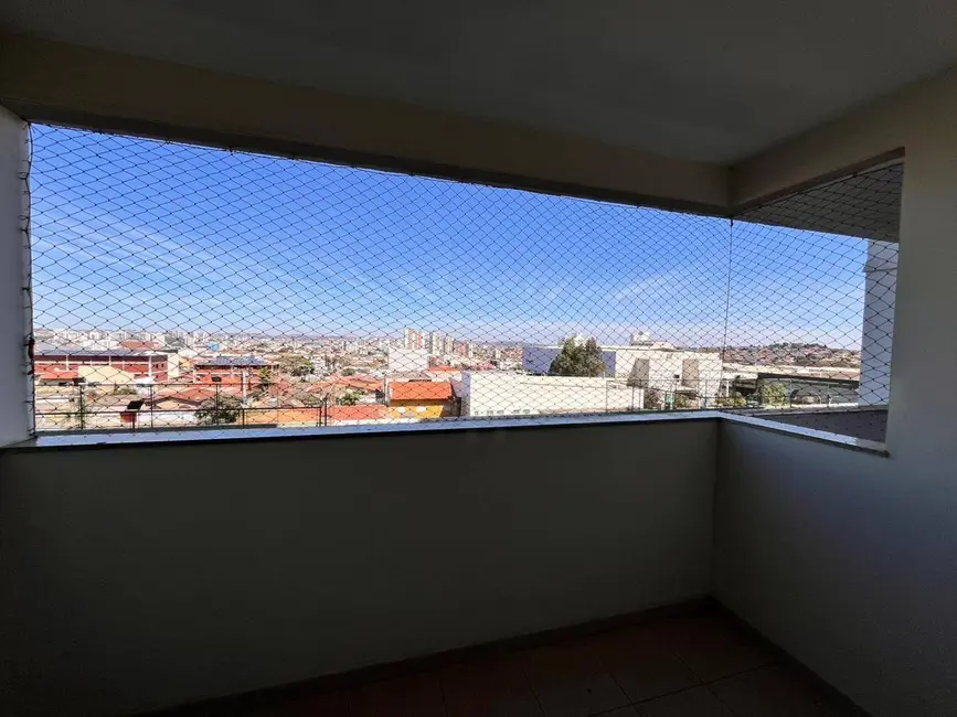 Apartamento com 3 quartos para alugar, 95m2 em Vila Santa Isabel, Anapolis - GO - imagem 4 Foto 4 de Apartamento com 3 quartos para alugar, 95m2 em Vila Santa Isabel, Anapolis - GO