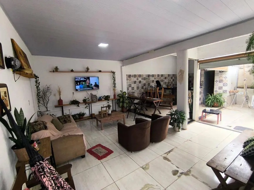 Casa com 3 quartos à venda, 200m2 em Jardim Itália, Anapolis - GO - imagem 1 Foto 1 de Casa com 3 quartos à venda, 200m2 em Jardim Itália, Anapolis - GO