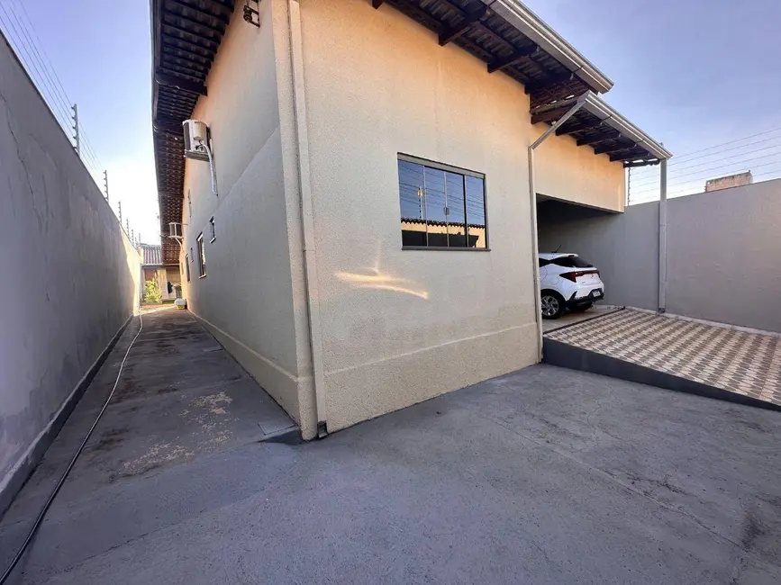 Casa com 3 quartos à venda, 300m2 em Adriana Parque, Anapolis - GO - imagem 1 Foto 1 de Casa com 3 quartos à venda, 300m2 em Adriana Parque, Anapolis - GO