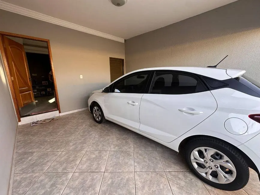 Casa com 3 quartos à venda, 300m2 em Adriana Parque, Anapolis - GO - imagem 2 Foto 2 de Casa com 3 quartos à venda, 300m2 em Adriana Parque, Anapolis - GO