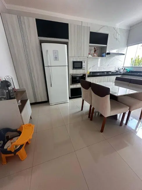 Casa com 3 quartos à venda, 200m2 em Anapolis - GO - imagem 2 Foto 2 de Casa com 3 quartos à venda, 200m2 em Anapolis - GO