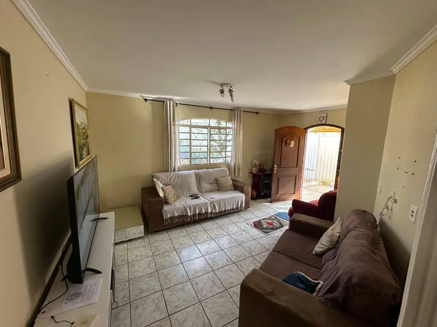 Casa com 3 quartos à venda, 390m2 em Anapolis - GO - imagem 3 Foto 3 de Casa com 3 quartos à venda, 390m2 em Anapolis - GO