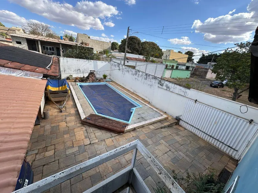 Casa com 3 quartos à venda, 390m2 em Anapolis - GO - imagem 1 Foto 1 de Casa com 3 quartos à venda, 390m2 em Anapolis - GO