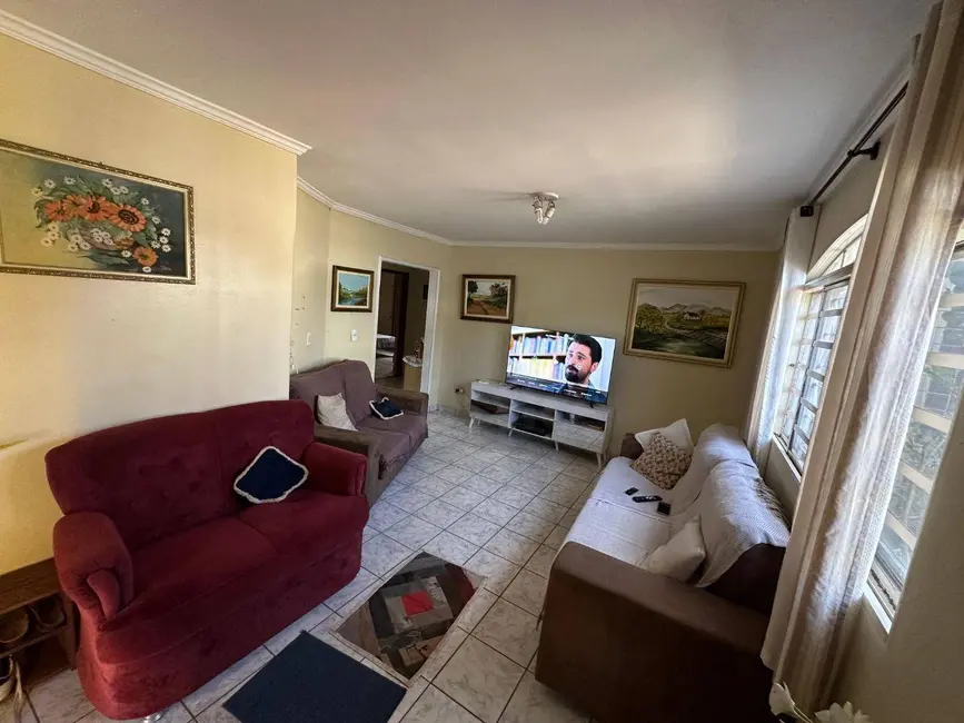 Casa com 3 quartos à venda, 390m2 em Anapolis - GO - imagem 2 Foto 2 de Casa com 3 quartos à venda, 390m2 em Anapolis - GO