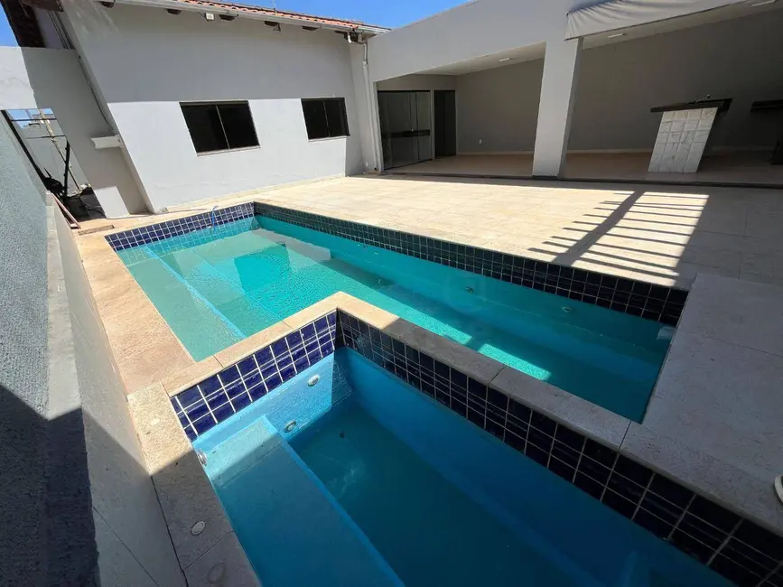 Casa com 3 quartos à venda, 300m2 em Residencial Flamboyant, Anapolis - GO - imagem 1 Foto 1 de Casa com 3 quartos à venda, 300m2 em Residencial Flamboyant, Anapolis - GO