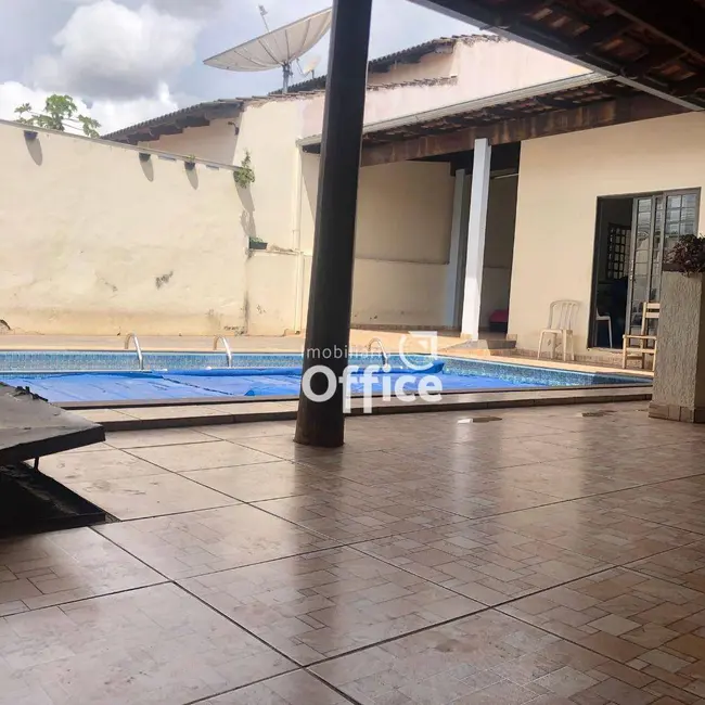 Casa com 3 quartos à venda, 320m2 em Vila Santa Maria de Nazareth, Anapolis - GO - imagem 3 Foto 3 de Casa com 3 quartos à venda, 320m2 em Vila Santa Maria de Nazareth, Anapolis - GO