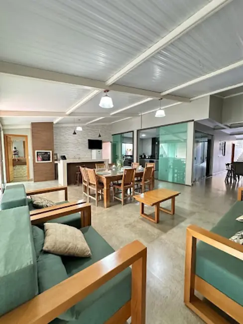 Sobrado com 3 quartos à venda, 300m2 em Anapolis - GO - imagem 2 Foto 2 de Sobrado com 3 quartos à venda, 300m2 em Anapolis - GO