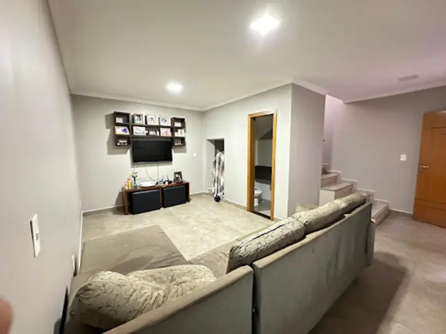 Sobrado com 3 quartos à venda, 300m2 em Anapolis - GO - imagem 3 Foto 3 de Sobrado com 3 quartos à venda, 300m2 em Anapolis - GO