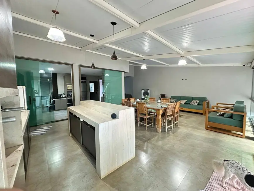 Sobrado com 3 quartos à venda, 300m2 em Anapolis - GO - imagem 1 Foto 1 de Sobrado com 3 quartos à venda, 300m2 em Anapolis - GO