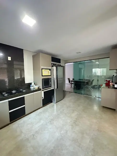 Sobrado com 3 quartos à venda, 300m2 em Anapolis - GO - imagem 5 Foto 5 de Sobrado com 3 quartos à venda, 300m2 em Anapolis - GO