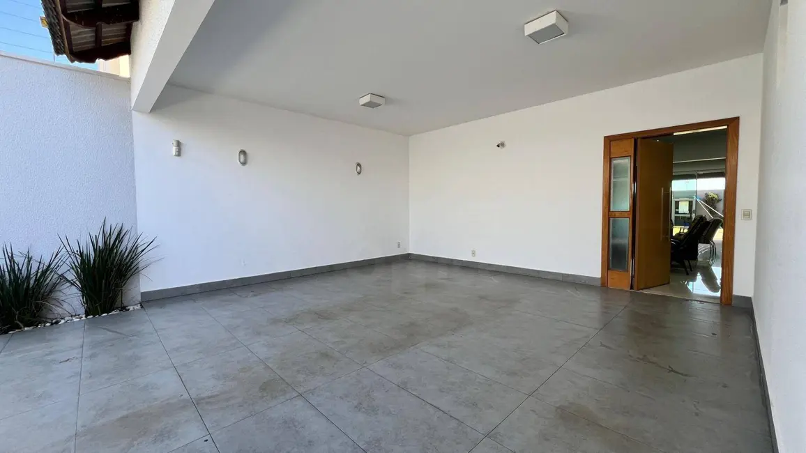 Sobrado com 3 quartos à venda, 360m2 em Residencial Jardins do Lago, Anapolis - GO - imagem 3 Foto 3 de Sobrado com 3 quartos à venda, 360m2 em Residencial Jardins do Lago, Anapolis - GO