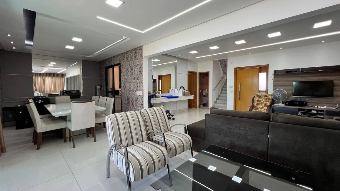 Sobrado com 3 quartos à venda, 360m2 em Residencial Jardins do Lago, Anapolis - GO - imagem 5 Foto 5 de Sobrado com 3 quartos à venda, 360m2 em Residencial Jardins do Lago, Anapolis - GO