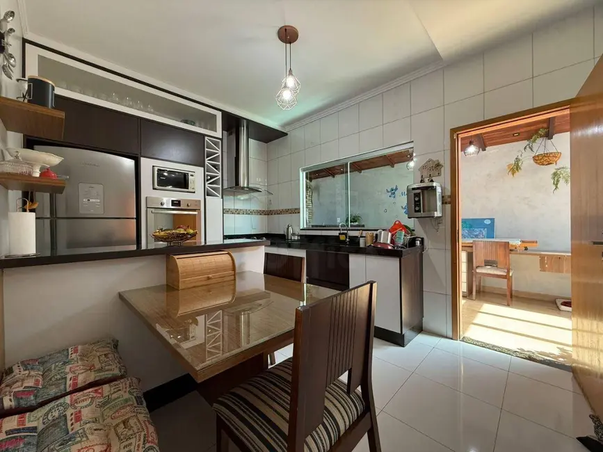 Casa com 3 quartos à venda, 205m2 em Residencial Ayrton Senna, Anapolis - GO - imagem 1 Foto 1 de Casa com 3 quartos à venda, 205m2 em Residencial Ayrton Senna, Anapolis - GO