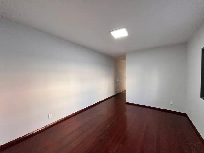 Foto 6 de Casa com 4 quartos para alugar, 250m2 em Eldorado, Anapolis - GO