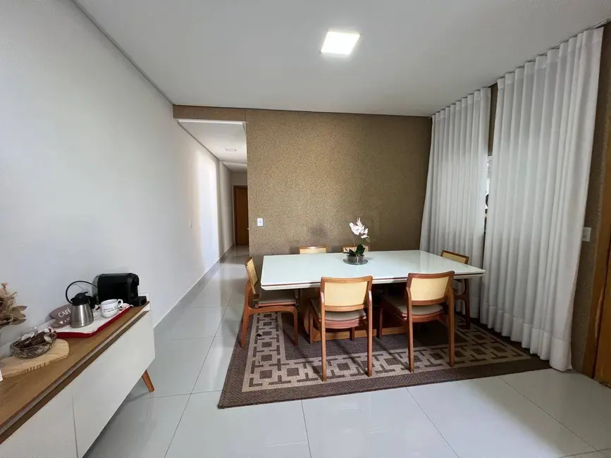 Sobrado com 3 quartos à venda, 150m2 em Residencial Villa Bella, Anapolis - GO - imagem 1 Foto 1 de Sobrado com 3 quartos à venda, 150m2 em Residencial Villa Bella, Anapolis - GO