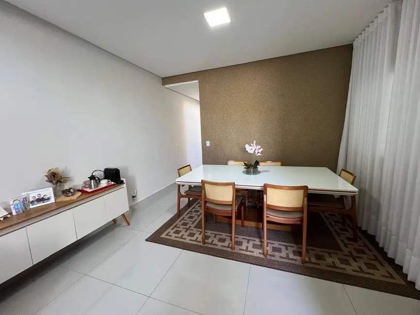 Sobrado com 3 quartos à venda, 150m2 em Residencial Villa Bella, Anapolis - GO - imagem 3 Foto 3 de Sobrado com 3 quartos à venda, 150m2 em Residencial Villa Bella, Anapolis - GO
