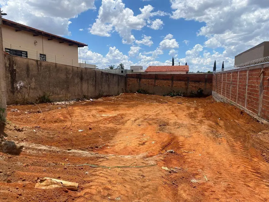 Foto 1 de Terreno / Lote à venda, 420m2 em Anápolis City, Anapolis - GO