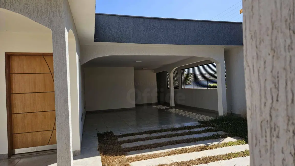 Casa com 4 quartos à venda, 420m2 em Anapolis - GO - imagem 1 Foto 1 de Casa com 4 quartos à venda, 420m2 em Anapolis - GO