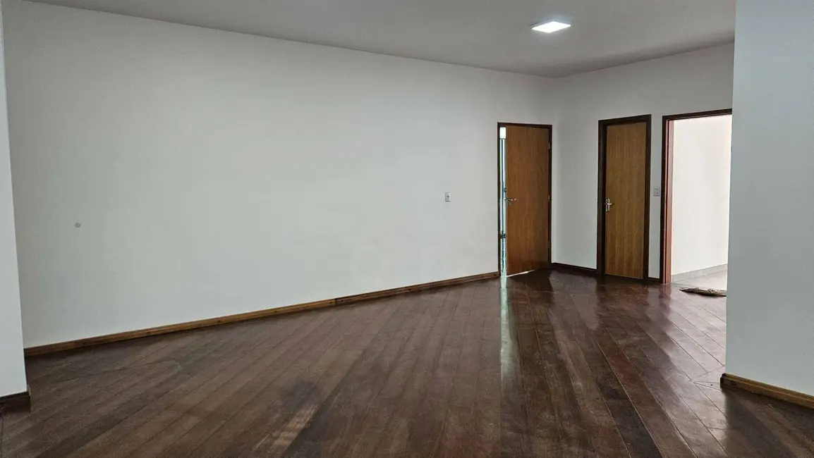 Casa com 4 quartos à venda, 420m2 em Anapolis - GO - imagem 9 Foto 9 de Casa com 4 quartos à venda, 420m2 em Anapolis - GO