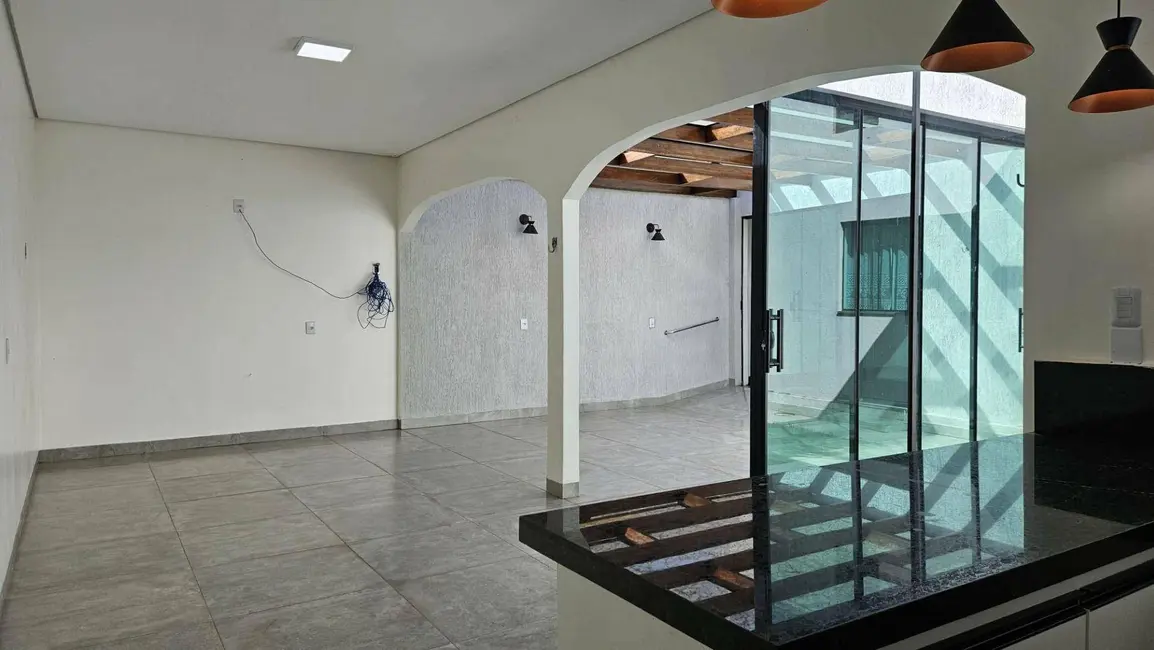 Casa com 4 quartos à venda, 420m2 em Anapolis - GO - imagem 2 Foto 2 de Casa com 4 quartos à venda, 420m2 em Anapolis - GO