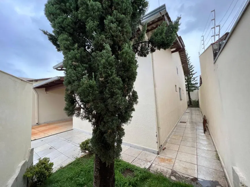 Casa com 3 quartos à venda, 200m2 em Residencial Ayrton Senna, Anapolis - GO - imagem 3 Foto 3 de Casa com 3 quartos à venda, 200m2 em Residencial Ayrton Senna, Anapolis - GO