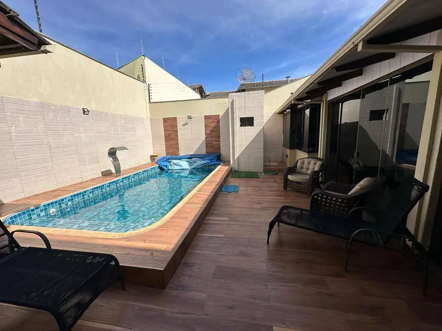 Casa com 3 quartos à venda, 300m2 em Parque Brasília 2ª Etapa, Anapolis - GO - imagem 2 Foto 2 de Casa com 3 quartos à venda, 300m2 em Parque Brasília 2ª Etapa, Anapolis - GO