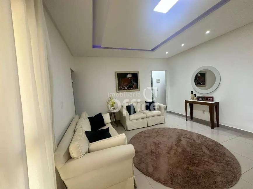 Foto 3 de Casa com 3 quartos à venda, 300m2 em Parque Brasília 2ª Etapa, Anapolis - GO