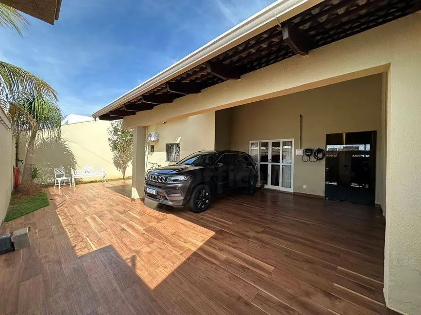 Casa com 3 quartos à venda, 300m2 em Parque Brasília 2ª Etapa, Anapolis - GO - imagem 1 Foto 1 de Casa com 3 quartos à venda, 300m2 em Parque Brasília 2ª Etapa, Anapolis - GO