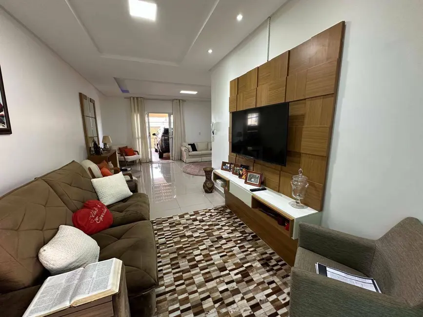 Casa com 3 quartos à venda, 300m2 em Parque Brasília 2ª Etapa, Anapolis - GO - imagem 3 Foto 3 de Casa com 3 quartos à venda, 300m2 em Parque Brasília 2ª Etapa, Anapolis - GO