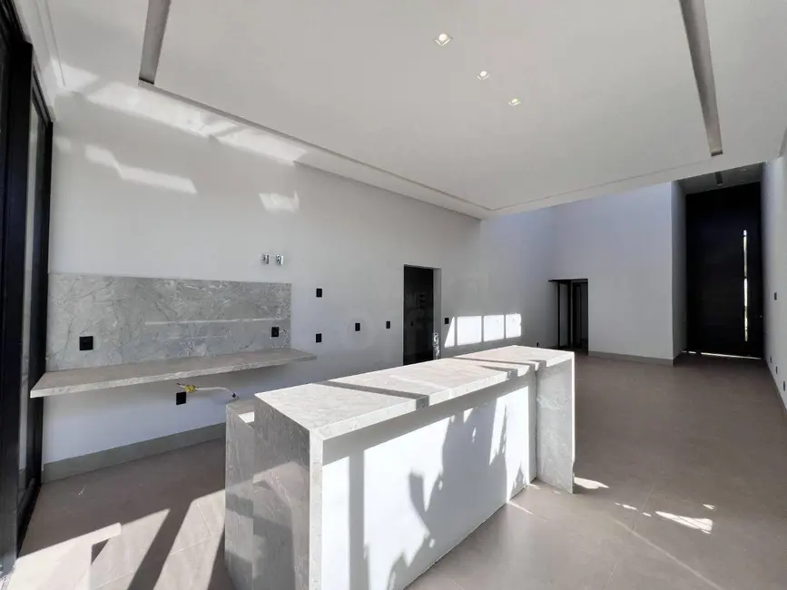 Casa com 3 quartos à venda, 360m2 em Condomínio Terras Alpha Anápolis, Anapolis - GO - imagem 3 Foto 3 de Casa com 3 quartos à venda, 360m2 em Condomínio Terras Alpha Anápolis, Anapolis - GO