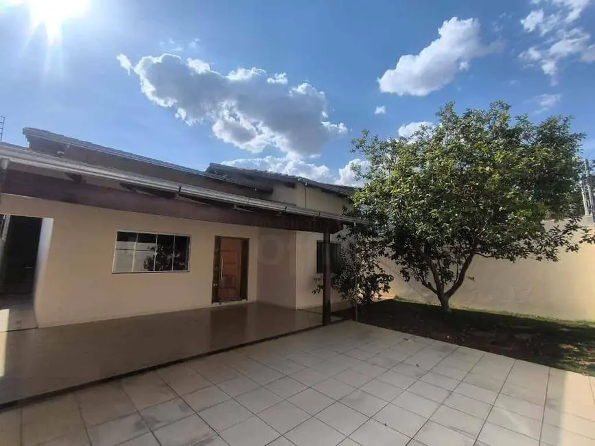 Casa com 3 quartos à venda, 360m2 em São Carlos, Anapolis - GO - imagem 1 Foto 1 de Casa com 3 quartos à venda, 360m2 em São Carlos, Anapolis - GO