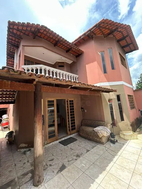 Sobrado com 4 quartos à venda, 330m2 em Setor Bougainville, Anapolis - GO - imagem 1 Foto 1 de Sobrado com 4 quartos à venda, 330m2 em Setor Bougainville, Anapolis - GO