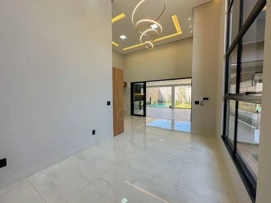 Casa com 3 quartos à venda, 292m2 em Residencial Ayrton Senna, Anapolis - GO - imagem 3 Foto 3 de Casa com 3 quartos à venda, 292m2 em Residencial Ayrton Senna, Anapolis - GO