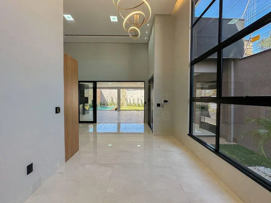 Casa com 3 quartos à venda, 292m2 em Residencial Ayrton Senna, Anapolis - GO - imagem 2 Foto 2 de Casa com 3 quartos à venda, 292m2 em Residencial Ayrton Senna, Anapolis - GO