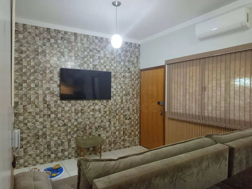 Casa com 3 quartos à venda, 150m2 em Setor Residencial das Rosas, Anapolis - GO - imagem 2 Foto 2 de Casa com 3 quartos à venda, 150m2 em Setor Residencial das Rosas, Anapolis - GO